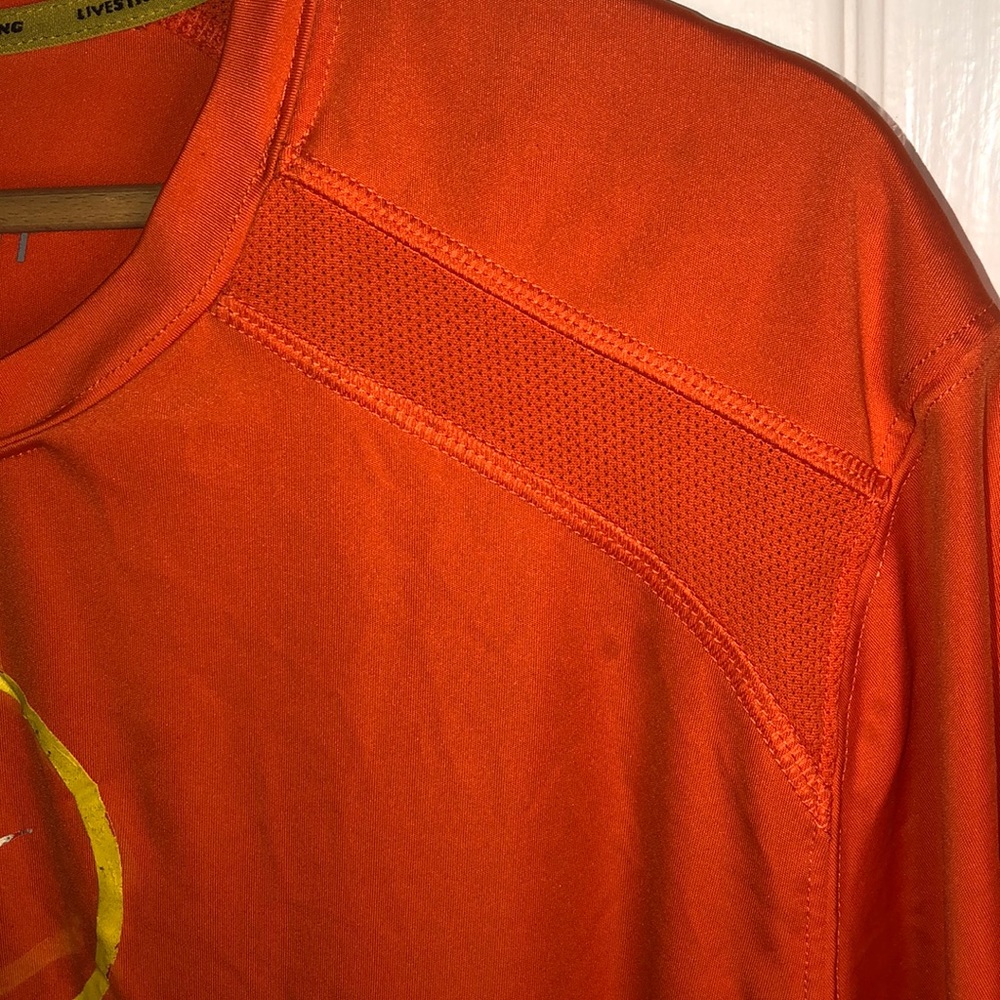 ✨Nike Live Strong T-Shirt - Picture 6 of 10